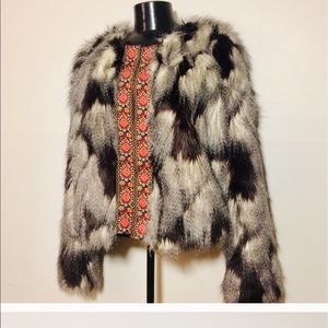 🍾🎊HP🎊🍾Embroidery Trimmed Fur Bolero